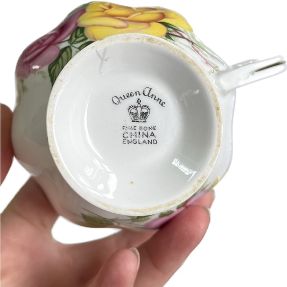 🎈2/$30 - QUEEN ANNE Fine Bone China Teacup & Saucer Set - Made in England. - Picture 5 of 6